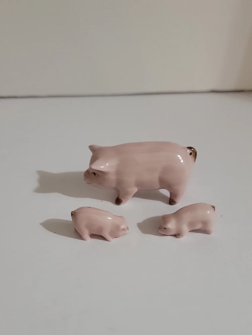 Pink Ceramic Pig Figurine Set - Decorative Small Pets Accent